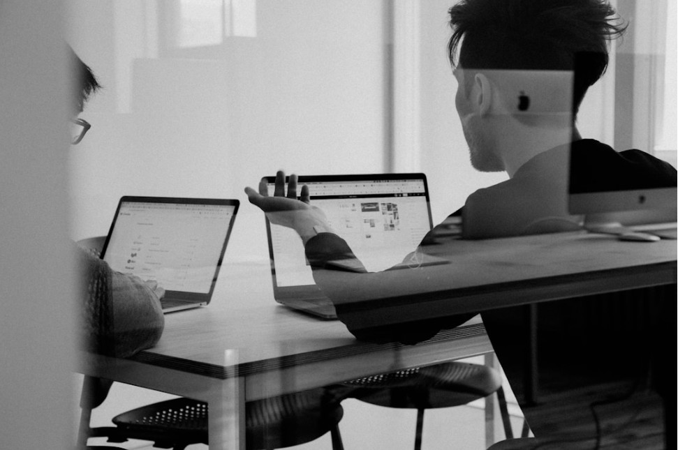 Professionals discussing the comparison of BA Insight vs Glean to find the platform with the most functionality.