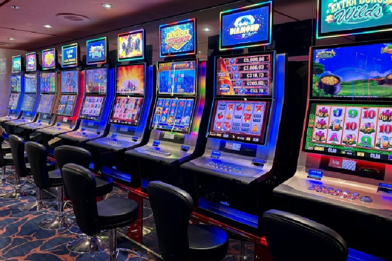 How Digital Slot Games Simulate Traditional Casino Experiences