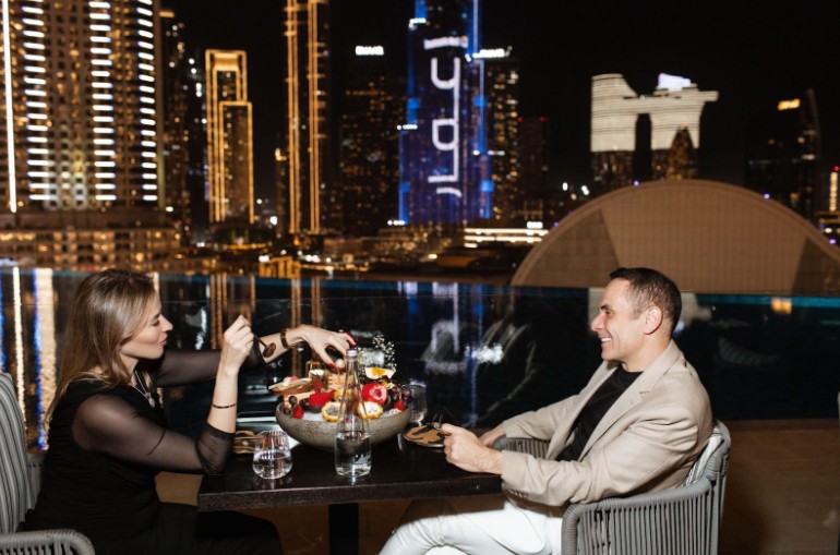How to Choose a Romantic Restaurant With the Best View for Evenings